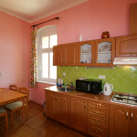 No. 9 At 5. Kvetna 6 Apartmán
