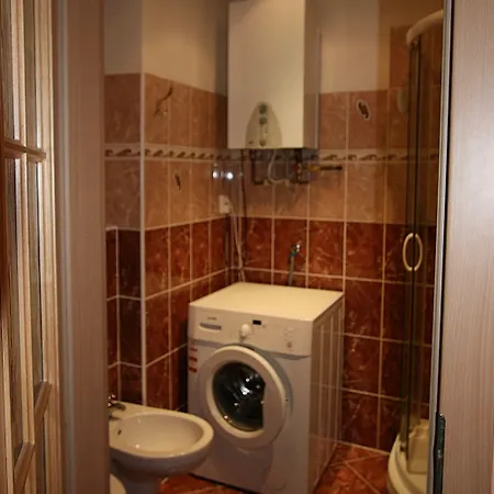 No. 9 At 5. Kvetna 6 Apartmán