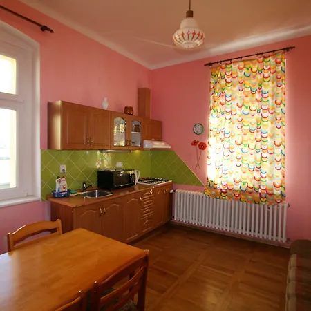 No. 9 At 5. Kvetna 6 Apartmán