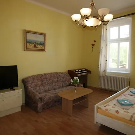 Apartment No. 9 At 5. Kvetna 6 Karlovy Vary